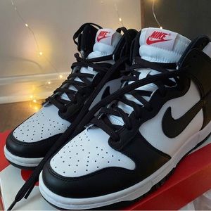 W8.5/M7 - Nike Dunk High ‘Black White’
